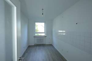 Köln-Neubrück, 3-Zi.-Wohnung mit Balkon, Verfügbar ab 01.09. – Weismantelweg 9, 51109 Neubrück, Köln – Vorschaubild 4