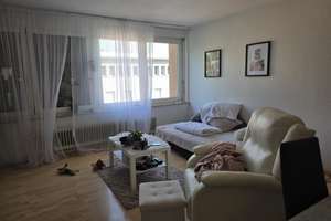 Große 2-Zi.-Wohnung in zentraler Lage mit Balkon und Aufzug