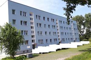 Wohnung mit Balkon_Stellplatz vor der Haustür – Birkenweg 7, 6184 Kabelsketal – Vorschaubild 1