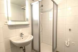 Premium-Apartment mit Bad, Küche, großem Sonnen-Balkon und TG-Stellplatz in zentraler & ruhiger Lage – Marbacher Straße 17, 40597 Düsseldorf – Vorschaubild 17