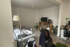 Renovierte 2-Zimmer-Wohnung mit Balkon, Aufzug & Einbauküche in zentraler Lage von Düsseldorf