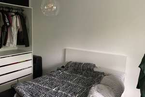 Möblierte Helle 2-Zimmer Wohnung mit Balkon im 2. OG in Köln-Neuehrenfeld (Untermiete) – Die vollständige Adresse der Immobilie erhältst du vom Anbieter., 50823 Neuehrenfeld, Köln – Vorschaubild 3