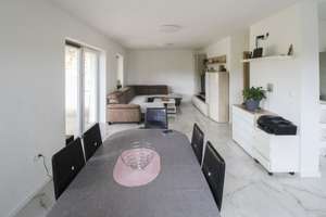 Neuwertiges exklusives Haus mit Garten in Lauterhofen – Die vollständige Adresse der Immobilie erhältst du vom Anbieter., 92283 Lauterhofen – Vorschaubild 3