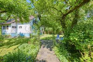 Idyllisches Traumhaus im Grünen – inklusive großem Grundstück – München – Vorschaubild 3