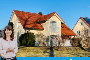 Top gepflegtes Einfamilienhaus mit großem Garten in bester Wohnlage in Eckersdorf – Die vollständige Adresse der Immobilie erhältst du vom Anbieter., 95488 Eckersdorf – Vorschaubild 1