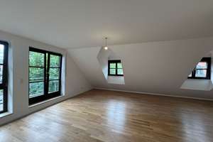 Modernisierte 3-Zimmer Dachgeschoss Wohnung - 2 Balkone + 2 Badezimmer – Waldschmidtstraße 5, 81545 Harlaching, München – Vorschaubild 6