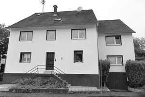 Saniertes Mehrfamilienhaus im Ortskern von Weimar-Roth – rentable Kapitalanlage! – Marburg-Biedenkopf (Kreis) – Vorschaubild 1