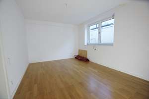 Moderne und großzügige
5 Zimmer-Wohnung über zwei Etagen mit separatem Eingang und Einbauküche – 40549 Heerdt, Düsseldorf – Vorschaubild 14