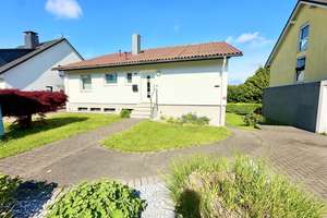 Gepflegtes Freistehendes  Einfamilienhaus mit Anliegerwohnung, Gartenidylle, Terrasse und Garage – Die vollständige Adresse der Immobilie erhältst du vom Anbieter., 42655 Burg/Höhscheid, Solingen – Vorschaubild 3