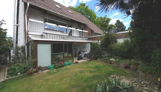 Bild von Zweifamilienhauses in Hannover-Bemerode, mit Wintergarten, Garage