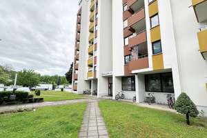 Helle, renovierte 2 ZKB mit Einbauküche, Fahrstuhl und Balkon in ruhiger Lage! Gut vermietet!!! – Schillstr. 21, 86167 Lechhausen-West, Augsburg – Vorschaubild 8