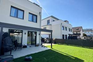 Neuwertige DHH (4 Zi.) in Kahl am Main mit Garage – Die vollständige Adresse der Immobilie erhältst du vom Anbieter., 63796 Kahl am Main – Vorschaubild 1