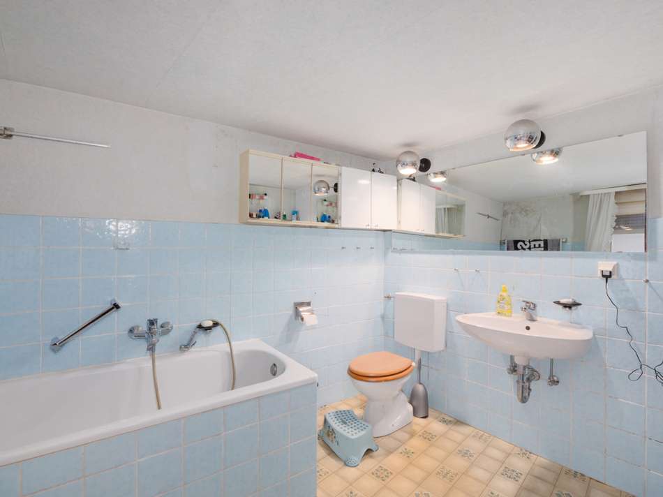 Badezimmer EG Vorderhaus