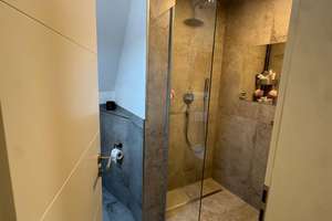 Helle 4-Zimmer Dachgeschosswohnung in Stuttgart-Untertürkheim – Lindenschulstraße 11, 70327 Lindenschulviertel, Stuttgart – Vorschaubild 2