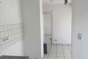 helle 2,5 Zimmer WOhnung im DG – Die vollständige Adresse der Immobilie erhältst du vom Anbieter., 47798 Stadtmitte, Krefeld – Vorschaubild 3