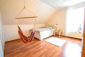 *** Traumhafter Garten mit Traumhaus ***
Eltern und Kinder werden dieses Haus lieben – Leer (Kreis) – Vorschaubild 49