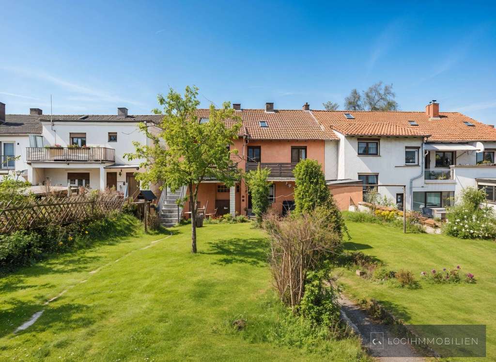 Immobilie in Sankt Ingbert - Wohnen & Vermieten möglich: Gepflegtes 1–2-Familienhaus mit Garage und großem Grundstück in IGB - Bild 1