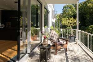 Hochwertig sanierte 3-Zimmer-Designwohnung mit Kamin und Süd-Ost-Balkon in Düsseldorf-Düsseltal – Die vollständige Adresse der Immobilie erhältst du vom Anbieter., 40239 Düsseltal, Düsseldorf – Vorschaubild 2