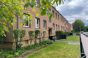 MGK bietet Hannover-List: gepflegte Kapitalanlage mit 10 Wohneinheiten und 8 Garagen – Die vollständige Adresse der Immobilie erhältst du vom Anbieter., 30177 List, Hannover – Vorschaubild 1