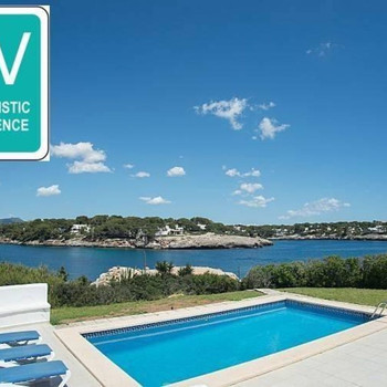 Willkommen in dieser beeindruckenden freistehenden Villa, die zahlreiche Möglichkeiten für luxuriöse