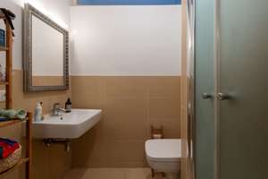 Bezugsfrei: im grünen Innenhof: 1.5-Zimmer-Altbauwohnung – Die vollständige Adresse der Immobilie erhältst du vom Anbieter., 10559 Moabit, Berlin – Vorschaubild 4