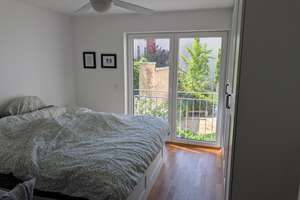 Helle 4 Zimmer Helle 4 Zimmer  Wohnung - Loggia mit Ausblick über ruhigen grünen Innenhof – Watzmannstraße 4, 81541 Obergiesing, München – Vorschaubild 7