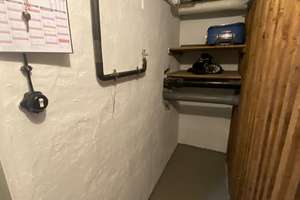 schöne Dachgeschosswohnung löffelfertig 1ZiKüB mit Einbauküche, voll möbliert – Mühlenbroicher Weg 143, 40472 Rath, Düsseldorf – Vorschaubild 5