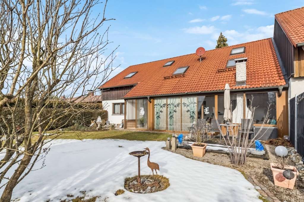 Immobilie in Wäschenbeuren - Kauf mit Rückanmietung: Stilvolles Reihenhaus mit Ausbaupotenzial und Wintergarten - Bild 0