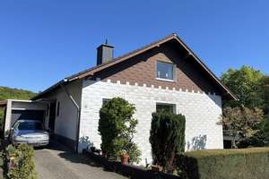 TOP vermietbares Zweifamilienhaus in idyllischer Lage! – Die vollständige Adresse der Immobilie erhältst du vom Anbieter., 53426 Königsfeld – Vorschaubild 2