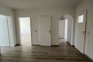 4 Zimmerwohnung mit Blick ins Grüne, Balkon und Gäste WC – Karlsruher Straße 9, 30519 Mittelfeld, Hannover – Vorschaubild 2