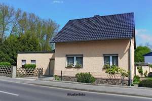Freistehendes Einfamilienhaus mit Schwimmbad und Sauna
