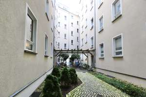 LICHTDURCHFLUTETE DACHGESCHOSSWOHNUNG MIT SONNIGER TERRASSE -  OFFENE WOHNLOUNGE -  ZENTRAL & RUHIG – Koppenstraße 25 tp, 10243 Friedrichshain, Berlin – Vorschaubild 14