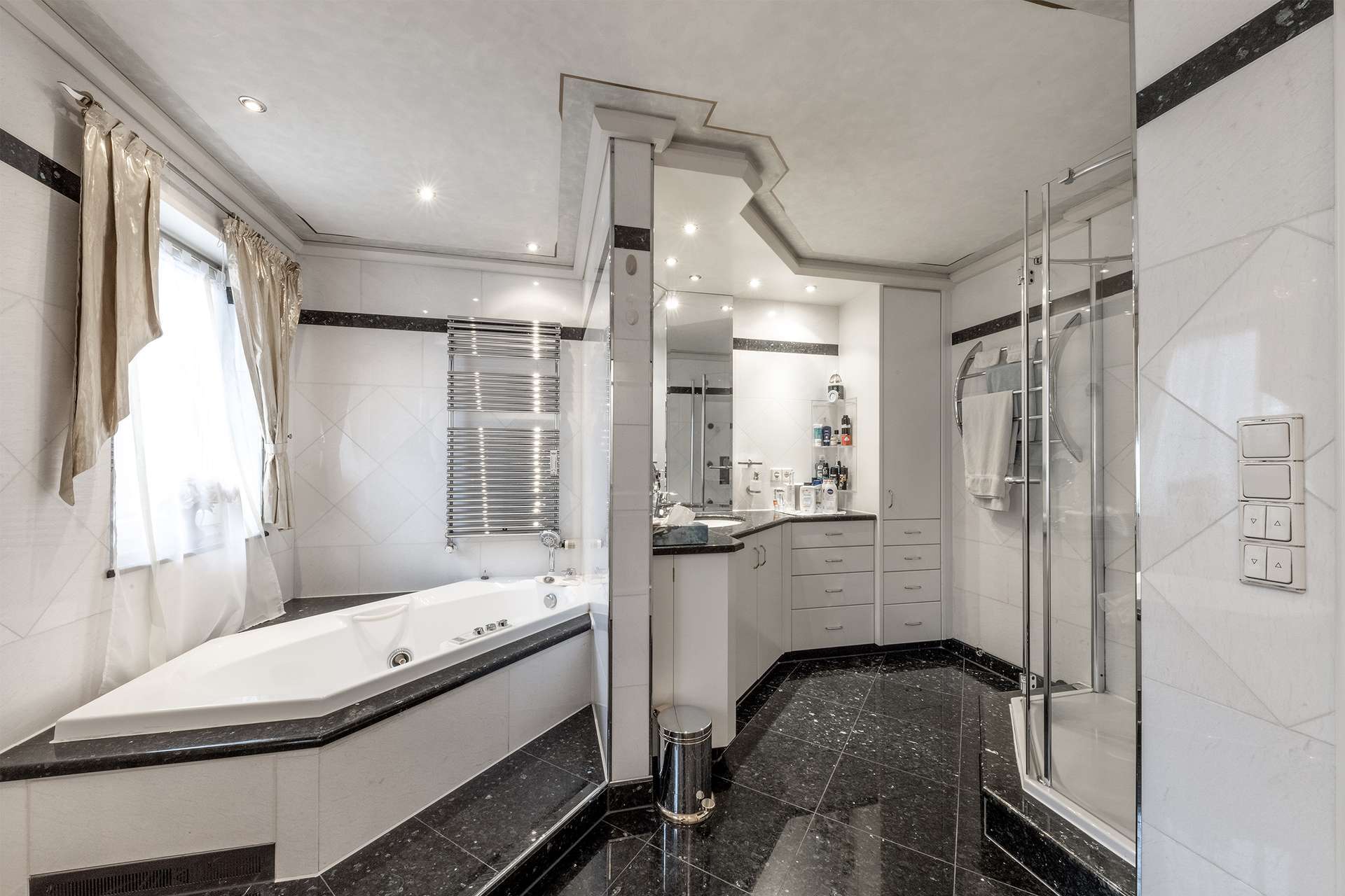 Immobilie in Vaterstetten - Sonniges 2-3 Parteienhaus in Vaterstetten für Familien oder als Renditeobjekt - Bild 1