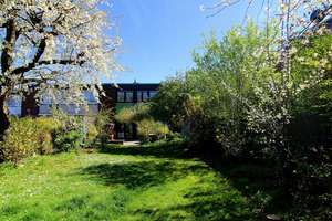 Charmantes Reiheneckhaus mit schönem Garten und Garage in ruhiger, gewachsener Wohnlage