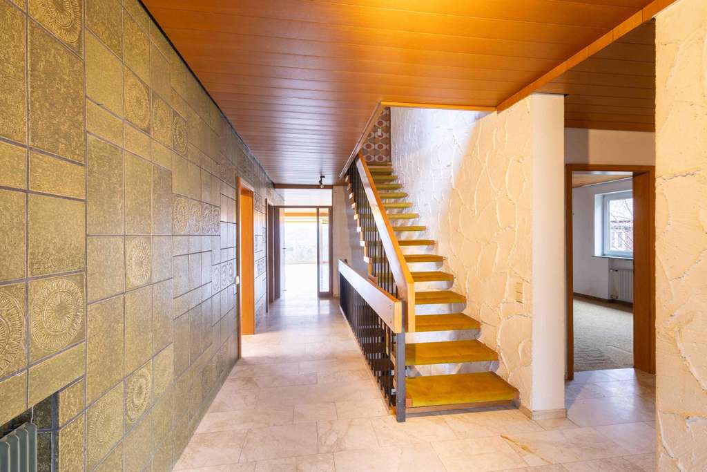 Immobilie in Schorndorf - Freistehendes Einfamilienhaus mit Einliegerwohnung in begehrter Aussichtslage von Schorndorf! - Bild 2