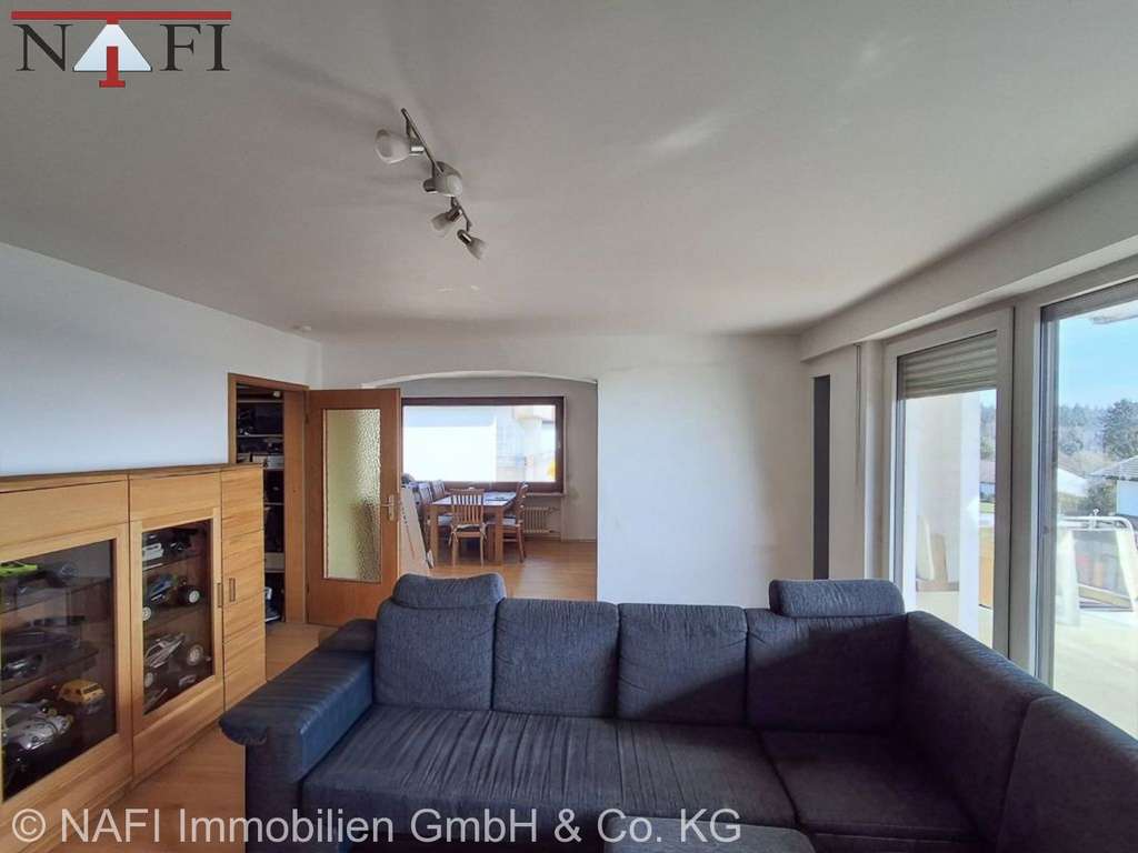 Immobilie in Schorndorf - *Lichtdurchflutete 4,5-Zimmer-Etagenwohnung mit Weitblick* - Bild 1