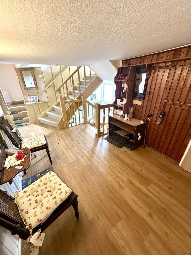 Immobilie in Drei Gleichen - Provisionsfrei: Großes Familien-/ Mehrgenerationenhaus mit 284 m² mit großzügigem Garten - Bild 3