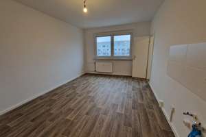 2-Zimmer-Wohnung im 4. Obergeschoss zu vermieten – Ringstraße 157, 4209 Grünau-Mitte, Leipzig – Vorschaubild 2