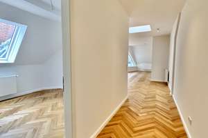 Lichtdurchflutete 4-Zi.-Dachgeschosswohnung mit sonniger Terrasse - Eine Oase der Ruhe! – 10823 Schöneberg, Berlin – Vorschaubild 9