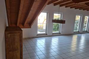Helle und gemütliche 3-Zimmer-Dachgeschosswohnung mit Balkon, EBK, inkl. TG-Stellplatz in Köln – Frohnhofstr. 104, 50827 Ossendorf, Köln – Vorschaubild 2