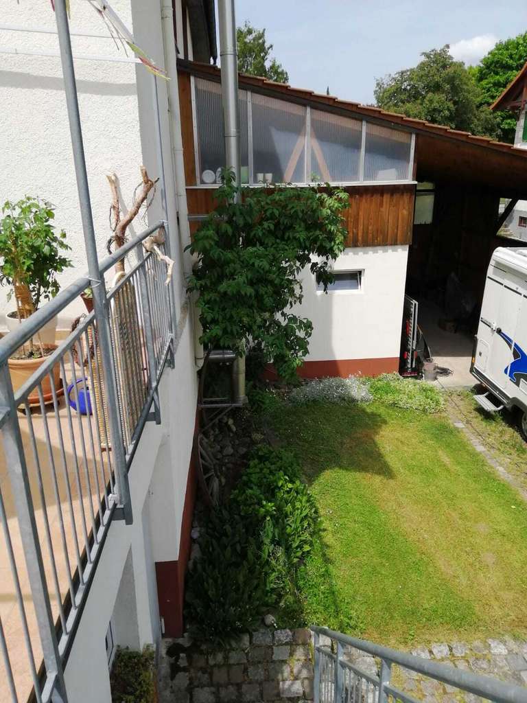Immobilie in Neuhausen ob Eck - Schönes Einfamilienhaus mit großem Garten &amp; überdachtem Caravan-Stellplatz - Bild 1
