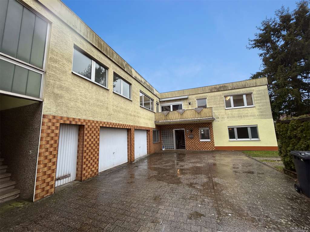 Immobilie in Merchweiler - Dreifamilienhaus mit angebautem Einfamilienhaus - Garten und 2 Garagen - Bild 1