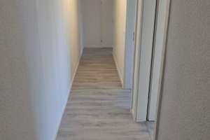 Sanierte 2-Zimmer-Wohnung mit Sonnenbalkon in zentraler Lage – Die vollständige Adresse der Immobilie erhältst du vom Anbieter., 63067 Ledermuseum, Offenbach am Main – Vorschaubild 9