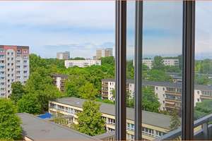 Bezugsfrei zu verkaufen, 2-Raum-Whg, Loggia, 8. Etg., in Lichtenberg - Sewanstraße