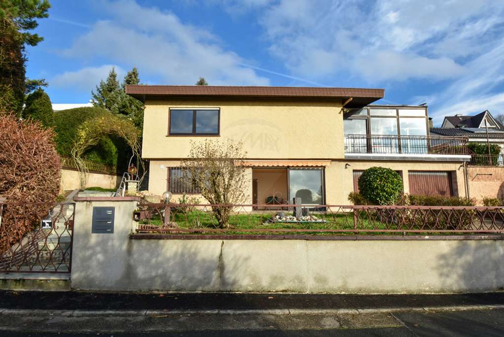 Immobilie in Karben - Ruhe – Blick – Sonnige Lage
Sanierungsbedürftiges
Haus in Karben - Bild 0