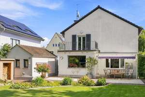 Grünes Familienidyll - Freistehendes Einfamilienhaus mit schönem Garten