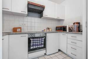 3-Zimmer-Wohnung mit Concierge-Service, zwei Bädern und Balkon zum ruhigen Innenhof – Die vollständige Adresse der Immobilie erhältst du vom Anbieter., 10435 Prenzlauer Berg, Berlin – Vorschaubild 3