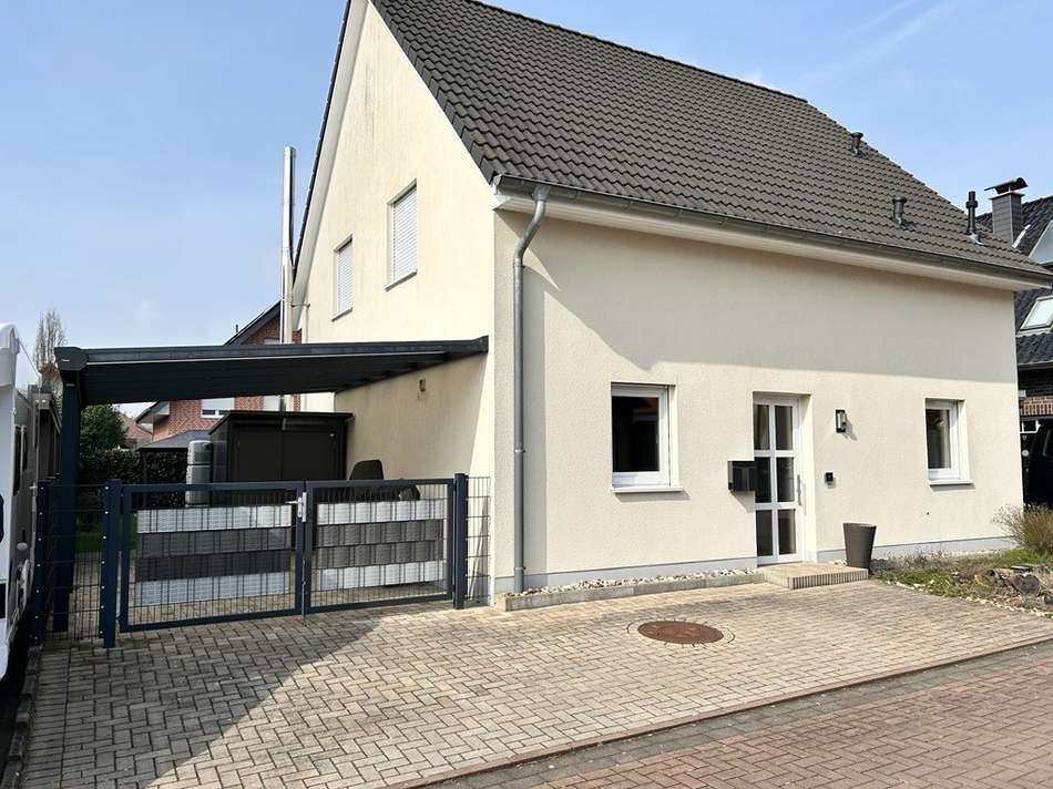 Haus von vorne links