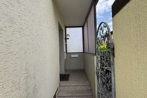 Einziehen & Wohlfühlen: Helle 3-Zimmer-Wohnung im 1. OG mit optionaler Garage!
