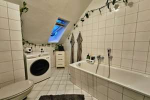 Attraktive Dachgeschosswohnung mit Balkon und Stellplatz
in Wuppertal-Barmen – Die vollständige Adresse der Immobilie erhältst du vom Anbieter., 42277 Oberbarmen, Wuppertal – Vorschaubild 13